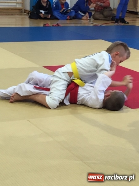 Zdjęcie w galerii na portalu naszraciborz.pl: Medale dla najmłodszych Łamatorów wiadomości z regionu