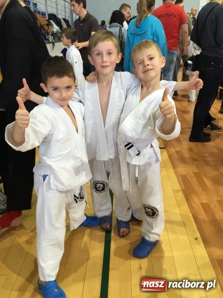 Zdjęcie w galerii na portalu naszraciborz.pl: Medale dla najmłodszych Łamatorów wiadomości z regionu