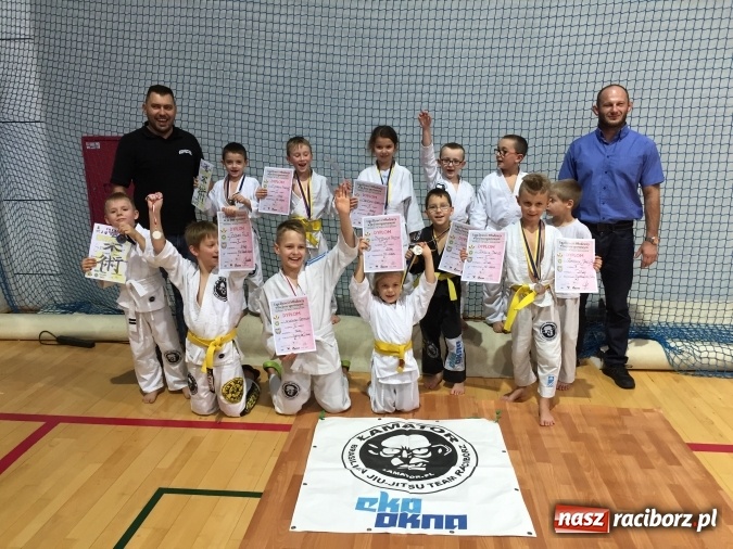 Zdjęcie w galerii na portalu naszraciborz.pl: Medale dla najmłodszych Łamatorów wiadomości z regionu