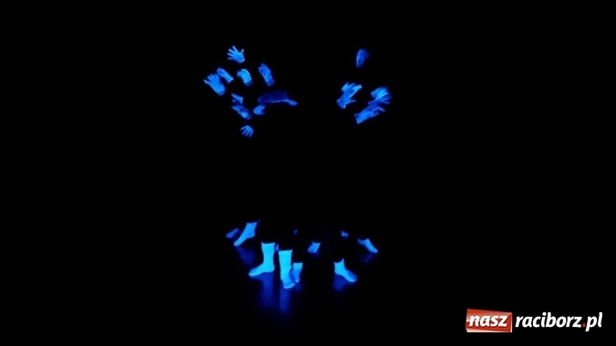 Zdjęcie w galerii na portalu naszraciborz.pl: Klasa V a z SP 18 w Czarnym Teatrze  wiadomości z regionu