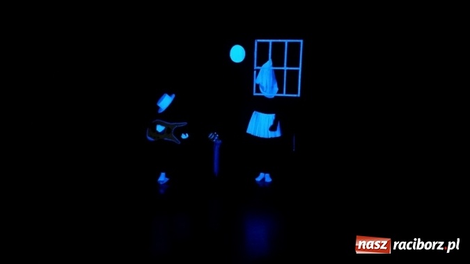 Zdjęcie w galerii na portalu naszraciborz.pl: Klasa V a z SP 18 w Czarnym Teatrze  wiadomości z regionu