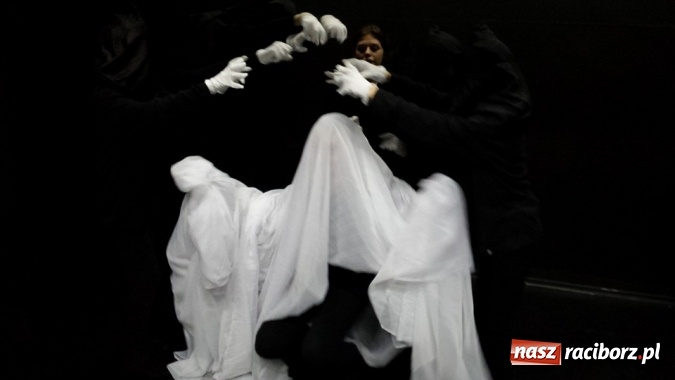 Zdjęcie w galerii na portalu naszraciborz.pl: Klasa V a z SP 18 w Czarnym Teatrze  wiadomości z regionu