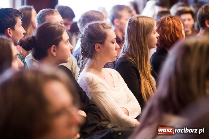 Zdjęcie w galerii na portalu naszraciborz.pl: Sędzia Anna Maria Wesołowska odwiedziła uczniów I LO wiadomości z regionu