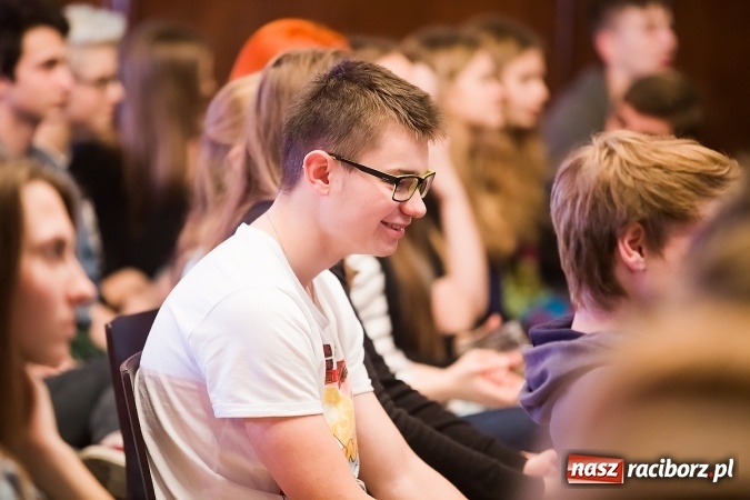 Zdjęcie w galerii na portalu naszraciborz.pl: Sędzia Anna Maria Wesołowska odwiedziła uczniów I LO wiadomości z regionu