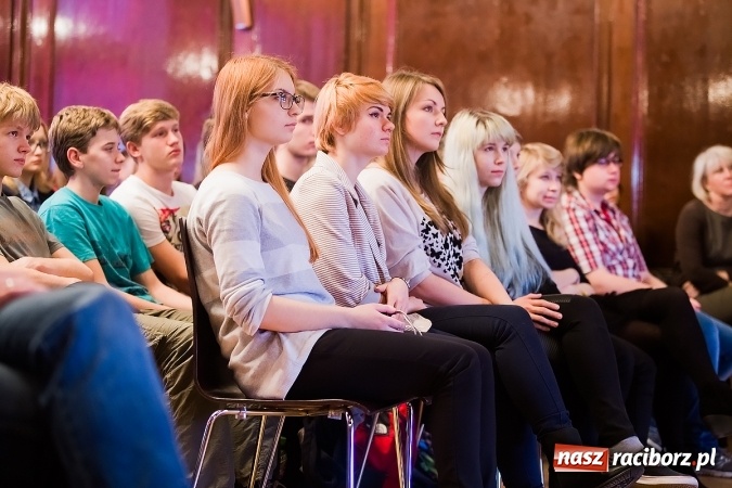 Zdjęcie w galerii na portalu naszraciborz.pl: Sędzia Anna Maria Wesołowska odwiedziła uczniów I LO wiadomości z regionu