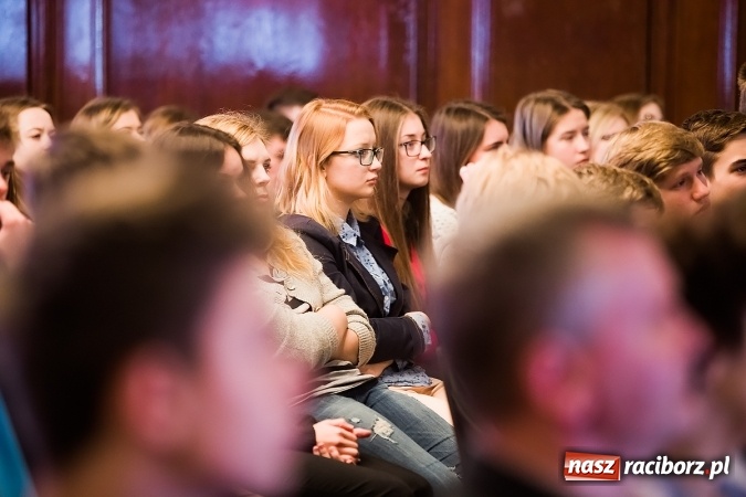 Zdjęcie w galerii na portalu naszraciborz.pl: Sędzia Anna Maria Wesołowska odwiedziła uczniów I LO wiadomości z regionu