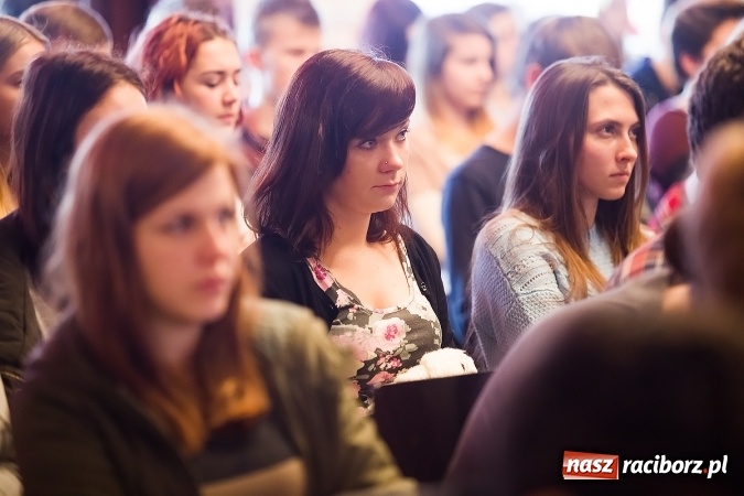 Zdjęcie w galerii na portalu naszraciborz.pl: Sędzia Anna Maria Wesołowska odwiedziła uczniów I LO wiadomości z regionu