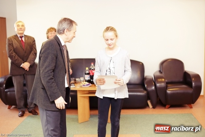 Zdjęcie w galerii na portalu naszraciborz.pl: Gmina Rudnik nagrodziła za osiągnięcia sportowe, promocję szkoły i gminy wiadomości z regionu