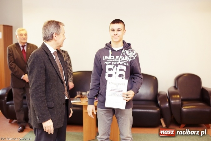Zdjęcie w galerii na portalu naszraciborz.pl: Gmina Rudnik nagrodziła za osiągnięcia sportowe, promocję szkoły i gminy wiadomości z regionu