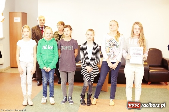Zdjęcie w galerii na portalu naszraciborz.pl: Gmina Rudnik nagrodziła za osiągnięcia sportowe, promocję szkoły i gminy wiadomości z regionu