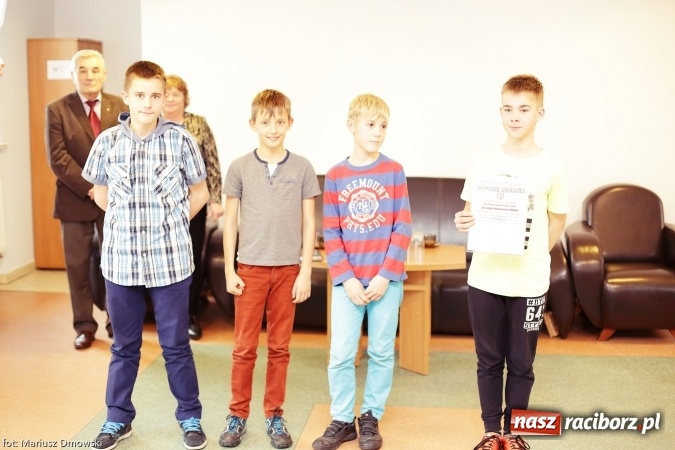 Zdjęcie w galerii na portalu naszraciborz.pl: Gmina Rudnik nagrodziła za osiągnięcia sportowe, promocję szkoły i gminy wiadomości z regionu