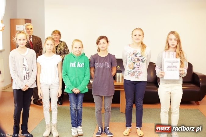 Zdjęcie w galerii na portalu naszraciborz.pl: Gmina Rudnik nagrodziła za osiągnięcia sportowe, promocję szkoły i gminy wiadomości z regionu