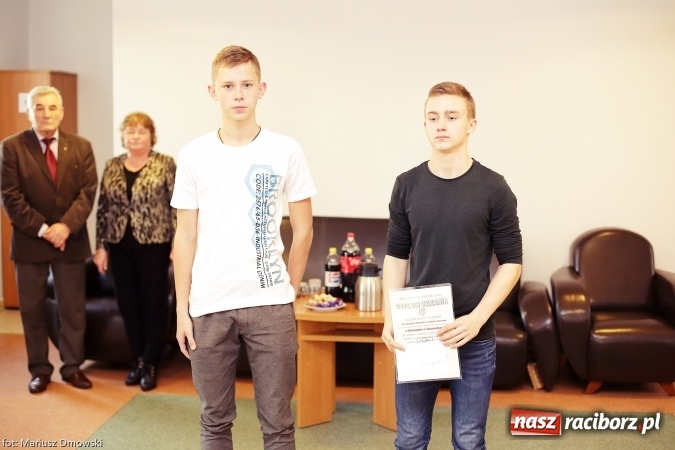 Zdjęcie w galerii na portalu naszraciborz.pl: Gmina Rudnik nagrodziła za osiągnięcia sportowe, promocję szkoły i gminy wiadomości z regionu