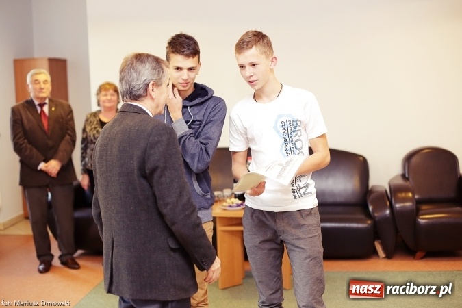 Zdjęcie w galerii na portalu naszraciborz.pl: Gmina Rudnik nagrodziła za osiągnięcia sportowe, promocję szkoły i gminy wiadomości z regionu