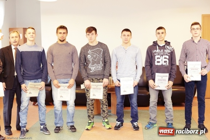 Zdjęcie w galerii na portalu naszraciborz.pl: Gmina Rudnik nagrodziła za osiągnięcia sportowe, promocję szkoły i gminy wiadomości z regionu