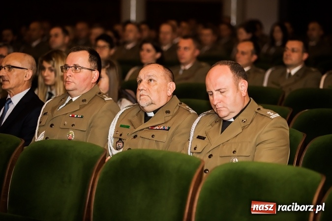 Zdjęcie w galerii na portalu naszraciborz.pl: Odznaczenia i wyróżnienia w Straży Granicznej wiadomości z regionu