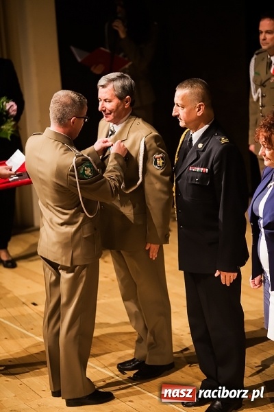 Zdjęcie w galerii na portalu naszraciborz.pl: Odznaczenia i wyróżnienia w Straży Granicznej wiadomości z regionu