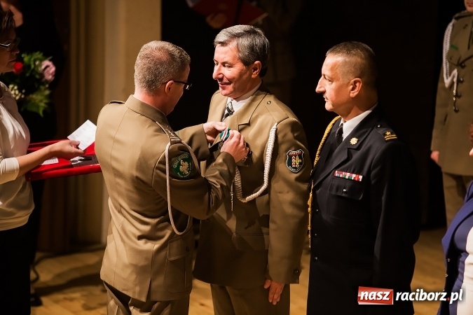 Zdjęcie w galerii na portalu naszraciborz.pl: Odznaczenia i wyróżnienia w Straży Granicznej wiadomości z regionu