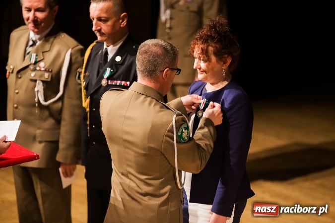 Zdjęcie w galerii na portalu naszraciborz.pl: Odznaczenia i wyróżnienia w Straży Granicznej wiadomości z regionu