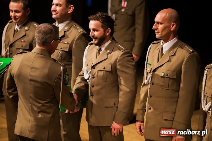 Zdjęcie w galerii na portalu naszraciborz.pl: Odznaczenia i wyróżnienia w Straży Granicznej wiadomości z regionu
