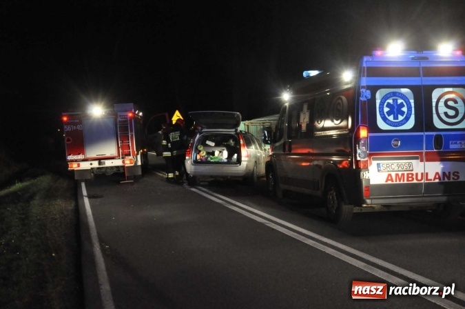 Zdjęcie w galerii na portalu naszraciborz.pl: Volvo zderzyło się z przyczepą w Babicach wiadomości z regionu