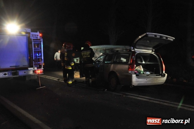 Zdjęcie w galerii na portalu naszraciborz.pl: Volvo zderzyło się z przyczepą w Babicach wiadomości z regionu