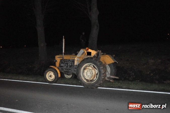 Zdjęcie w galerii na portalu naszraciborz.pl: Volvo zderzyło się z przyczepą w Babicach wiadomości z regionu