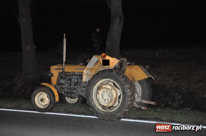 Zdjęcie w galerii na portalu naszraciborz.pl: Volvo zderzyło się z przyczepą w Babicach wiadomości z regionu