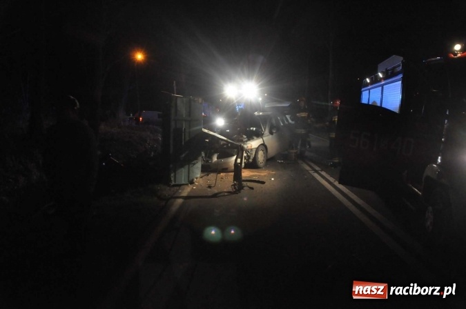 Zdjęcie w galerii na portalu naszraciborz.pl: Volvo zderzyło się z przyczepą w Babicach wiadomości z regionu