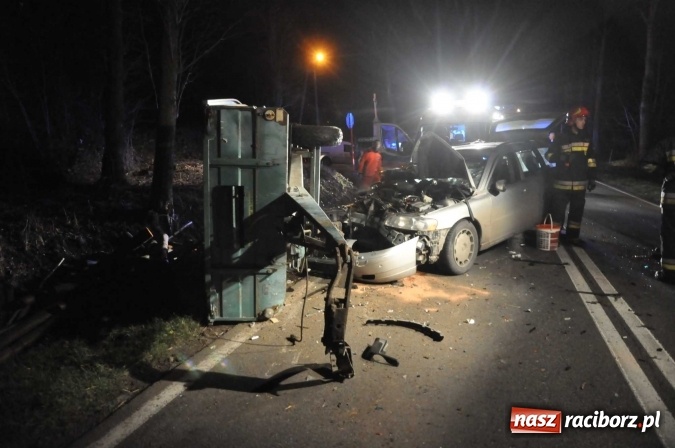 Zdjęcie w galerii na portalu naszraciborz.pl: Volvo zderzyło się z przyczepą w Babicach wiadomości z regionu