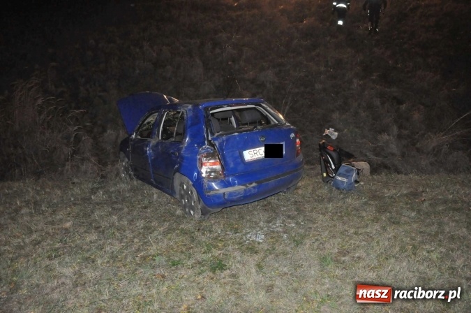 Zdjęcie w galerii na portalu naszraciborz.pl: Skoda zjechała ze skarpy w Krzyżanowicach. W aucie była dwójka dzieci wiadomości z regionu