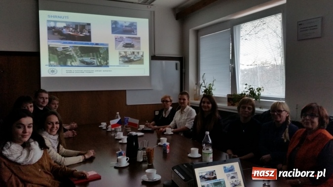 Zdjęcie w galerii na portalu naszraciborz.pl: Studenci filologii słowiańskiej profilu czeskiego PWSZ w Raciborzu na warsztatach terminologicznych w Czechach wiadomości z regionu