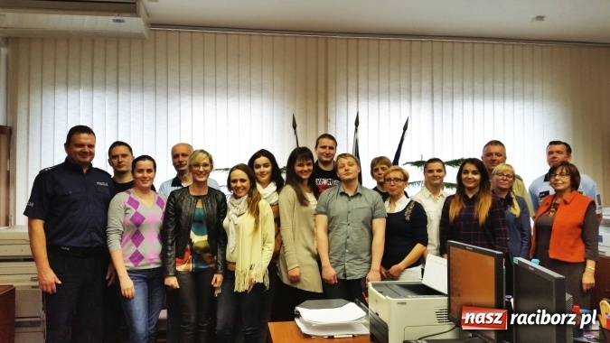 Zdjęcie w galerii na portalu naszraciborz.pl: Studenci filologii słowiańskiej profilu czeskiego PWSZ w Raciborzu na warsztatach terminologicznych w Czechach wiadomości z regionu