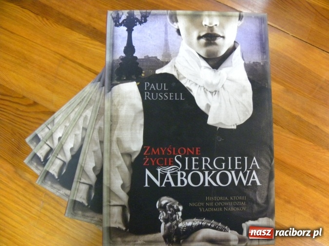 Zdjęcie w galerii na portalu naszraciborz.pl: Listopadowe spotkanie Dyskusyjnego Klubu Książki w bibliotece  wiadomości z regionu