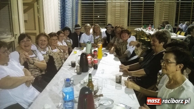 Zdjęcie w galerii na portalu naszraciborz.pl: Starsi mieszkańcy Rud bawili się na Dniu Seniora wiadomości z regionu