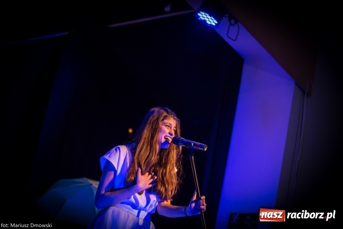 Zdjęcie w galerii na portalu naszraciborz.pl: Jesienne granie w MDK. Muzyczne podróże solistów Mirażu wiadomości z regionu