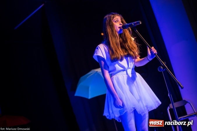 Zdjęcie w galerii na portalu naszraciborz.pl: Jesienne granie w MDK. Muzyczne podróże solistów Mirażu wiadomości z regionu