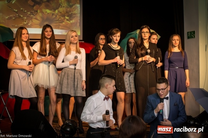 Zdjęcie w galerii na portalu naszraciborz.pl: Jesienne granie w MDK. Muzyczne podróże solistów Mirażu wiadomości z regionu