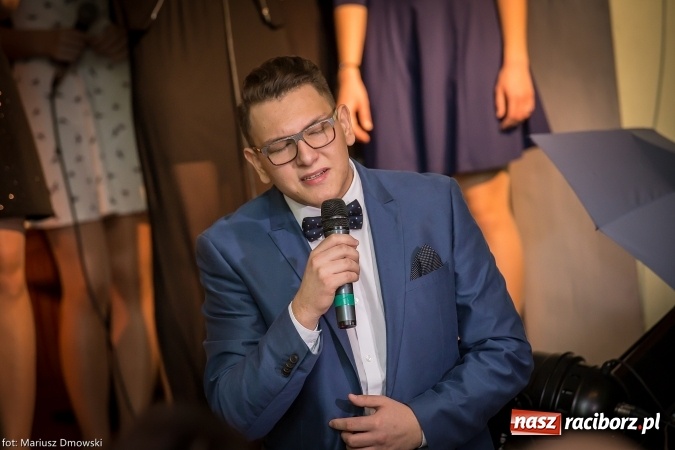 Zdjęcie w galerii na portalu naszraciborz.pl: Jesienne granie w MDK. Muzyczne podróże solistów Mirażu wiadomości z regionu