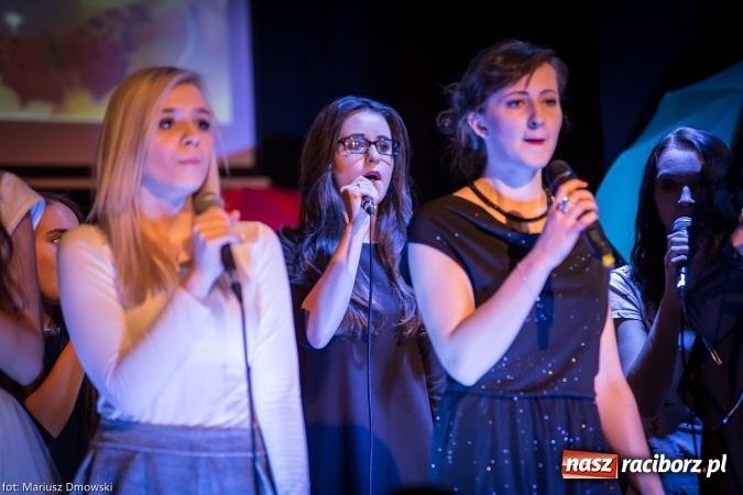 Zdjęcie w galerii na portalu naszraciborz.pl: Jesienne granie w MDK. Muzyczne podróże solistów Mirażu wiadomości z regionu