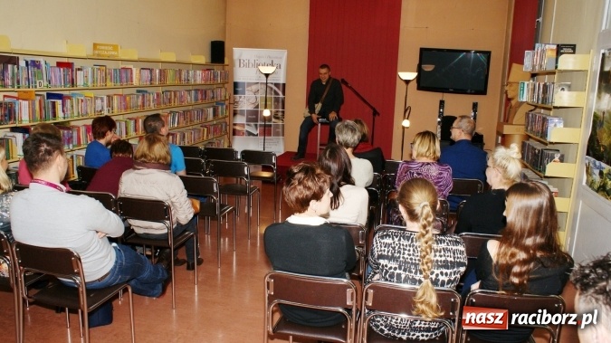 Zdjęcie w galerii na portalu naszraciborz.pl: Malarz obłędu w raciborskiej bibliotece wiadomości z regionu