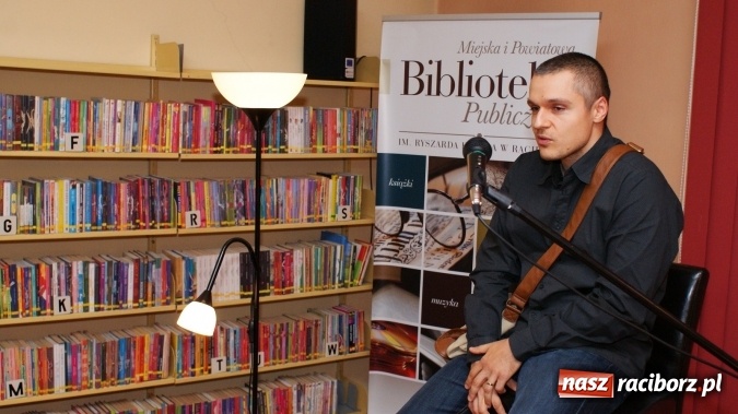 Zdjęcie w galerii na portalu naszraciborz.pl: Malarz obłędu w raciborskiej bibliotece wiadomości z regionu
