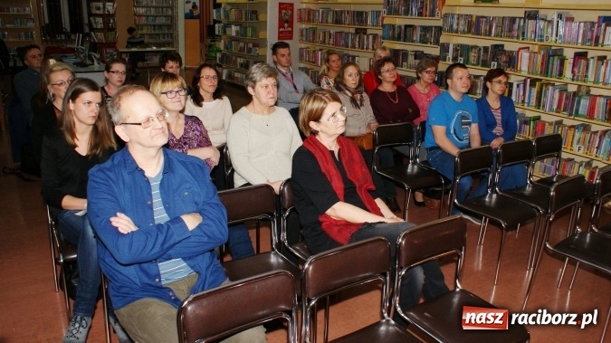 Zdjęcie w galerii na portalu naszraciborz.pl: Malarz obłędu w raciborskiej bibliotece wiadomości z regionu