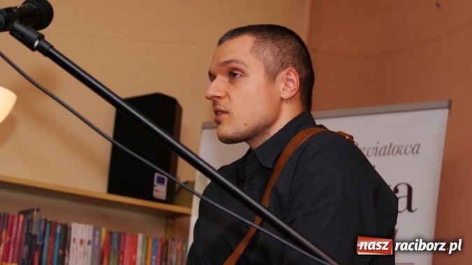 Zdjęcie w galerii na portalu naszraciborz.pl: Malarz obłędu w raciborskiej bibliotece wiadomości z regionu