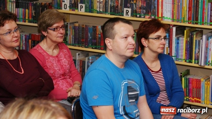 Zdjęcie w galerii na portalu naszraciborz.pl: Malarz obłędu w raciborskiej bibliotece wiadomości z regionu