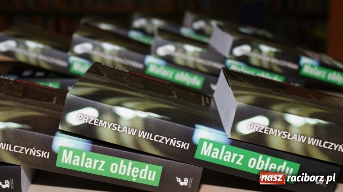 Zdjęcie w galerii na portalu naszraciborz.pl: Malarz obłędu w raciborskiej bibliotece wiadomości z regionu