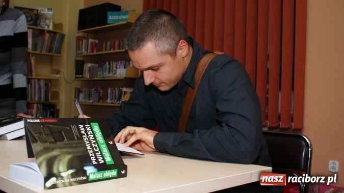 Zdjęcie w galerii na portalu naszraciborz.pl: Malarz obłędu w raciborskiej bibliotece wiadomości z regionu