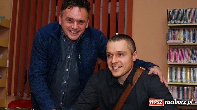 Zdjęcie w galerii na portalu naszraciborz.pl: Malarz obłędu w raciborskiej bibliotece wiadomości z regionu