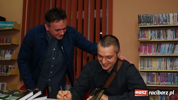 Zdjęcie w galerii na portalu naszraciborz.pl: Malarz obłędu w raciborskiej bibliotece wiadomości z regionu