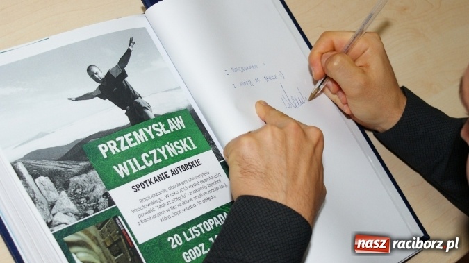 Zdjęcie w galerii na portalu naszraciborz.pl: Malarz obłędu w raciborskiej bibliotece wiadomości z regionu